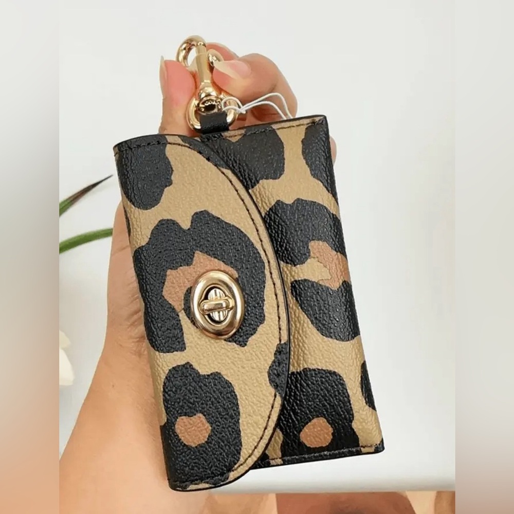 Coach Complimentary Turnlock Card Case With Leopard Print